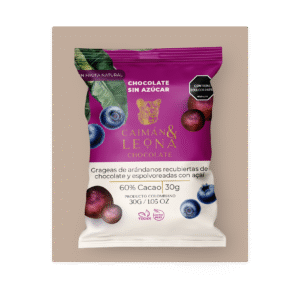 Grageas de arándanos recubiertas con chocolate y espolvoreadas con açaí